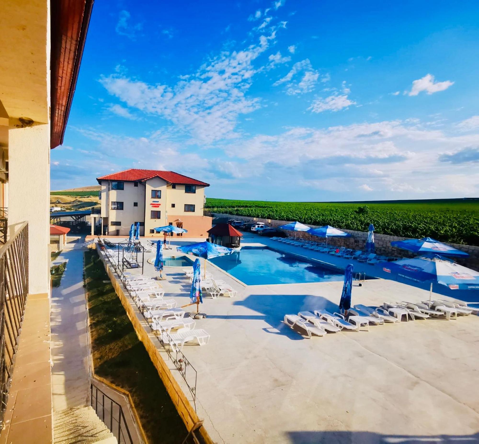 Pensiunea Fabian Hotel จูรีลอฟกา ภายนอก รูปภาพ