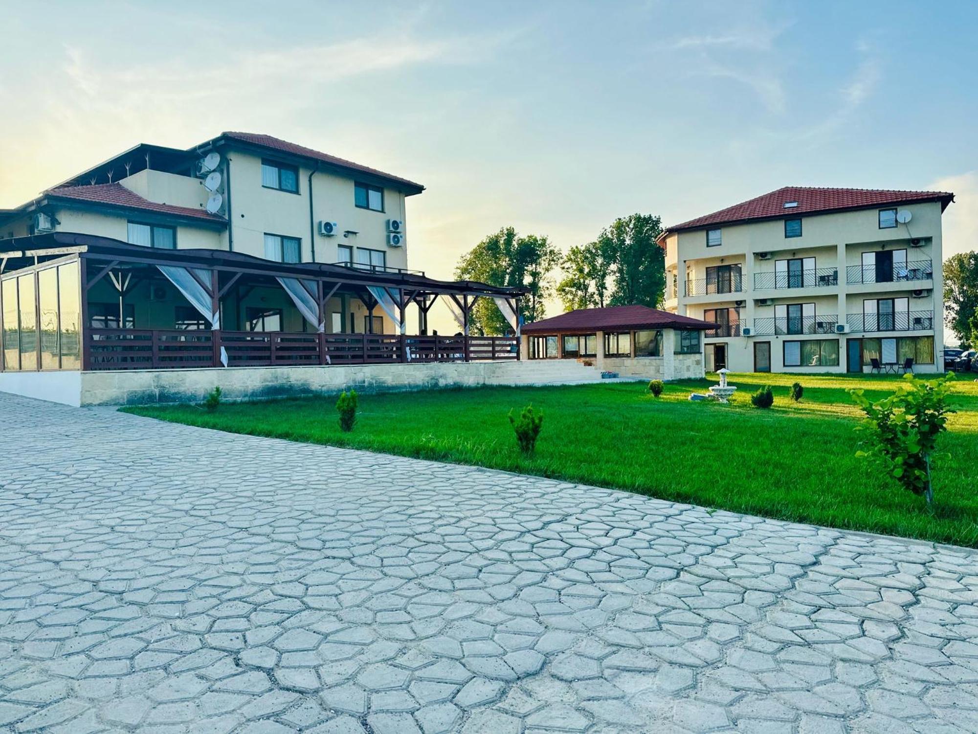 Pensiunea Fabian Hotel จูรีลอฟกา ภายนอก รูปภาพ
