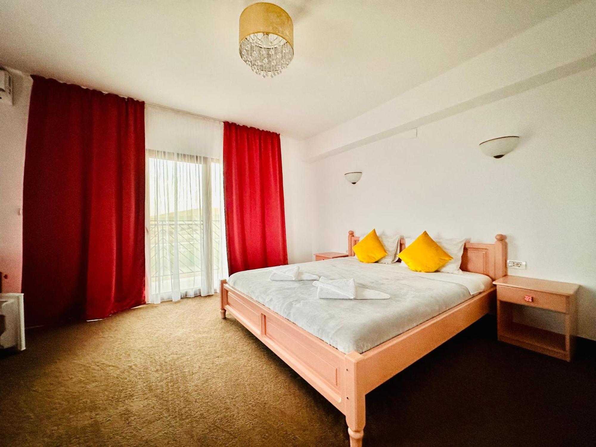 Pensiunea Fabian Hotel จูรีลอฟกา ภายนอก รูปภาพ