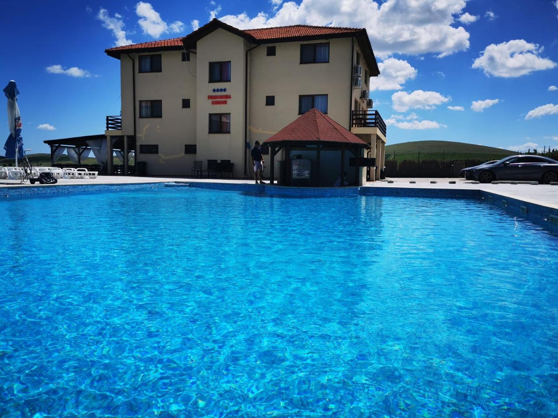 Pensiunea Fabian Hotel จูรีลอฟกา ภายนอก รูปภาพ