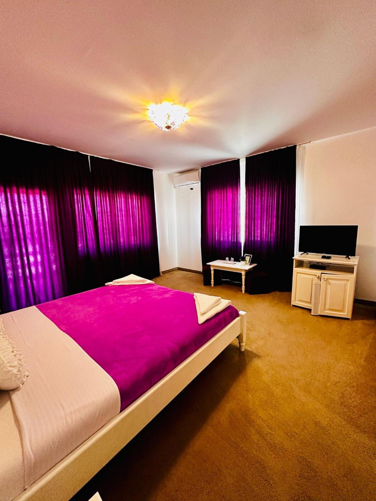 Pensiunea Fabian Hotel จูรีลอฟกา ภายนอก รูปภาพ